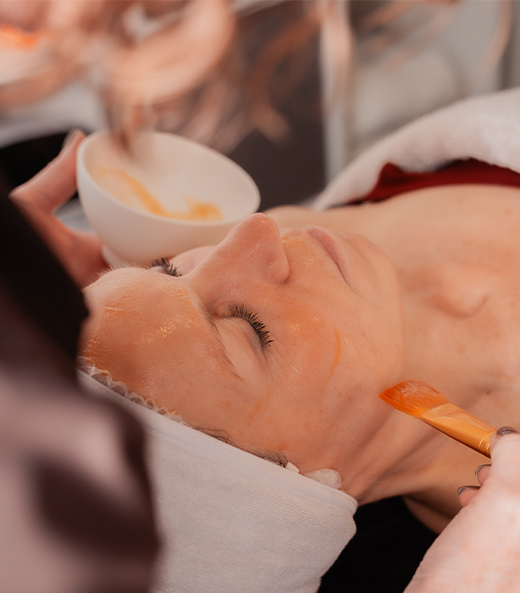 vrijblijvend contact voor behandeling door henriette van la belle beauté